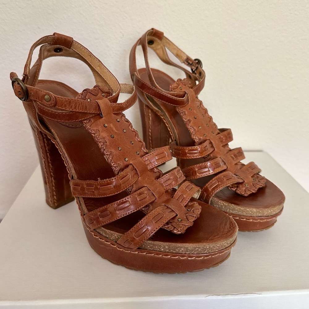 FRYE Brown Leather Grace T-Strap Sandals Heels US Size 8 $249 Retail Shoes